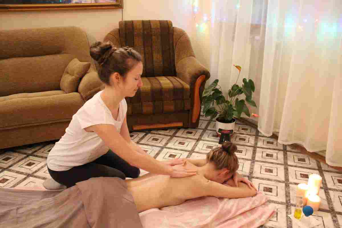  Лечебный массаж позвоночника/спины на дому - для чего он нужен?